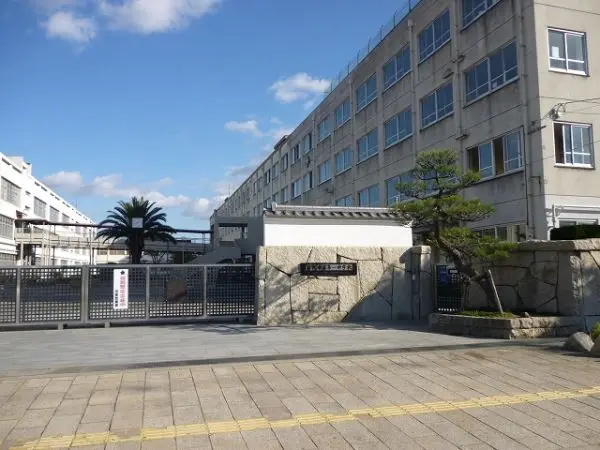 第一中学校まで徒歩11分