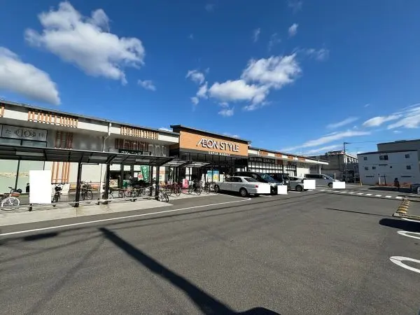 イオンスタイル西ノ京小町まで徒歩5分です。