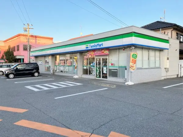 ファミリーマート姫路亀山店までは徒歩２分です。