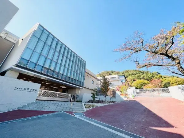 中学校へは徒歩１４分。周辺環境や通学路等につきましては、物件担当者までお気軽にお問い合わせください。
