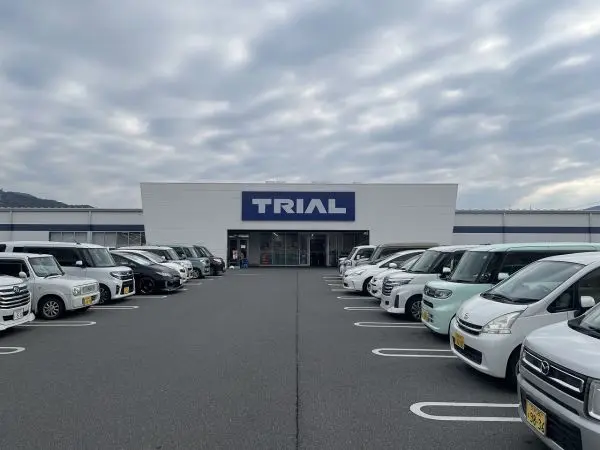 トライアル桜井粟殿店まで徒歩４分となっております。毎日のお買い物もしていただきやすい距離です。