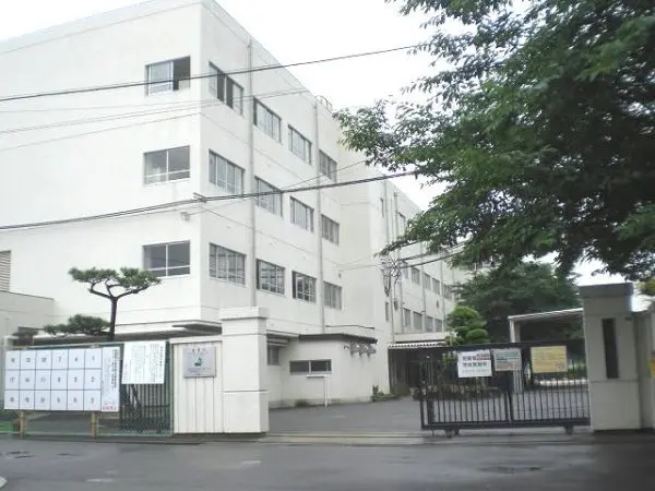 市立真上小学校