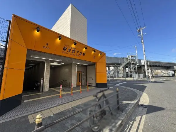 井高野駅と行き先に合わせて、使い分けることができそうです。駅構内にはエレベーターやエスカレーターあり