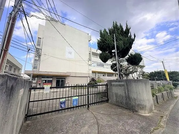 徒歩18分。箕面市立第二中学校