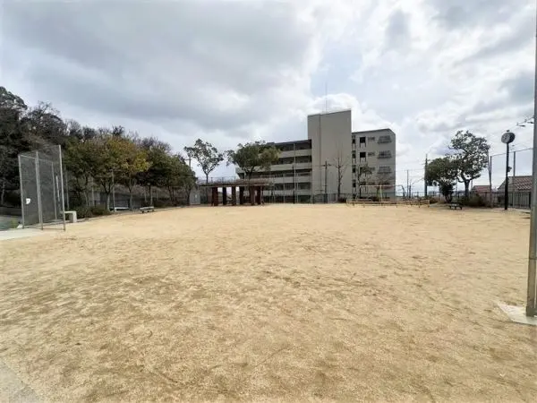 公園が近いので、お子様と遊ぶ時やペットのお散歩にも困りません。