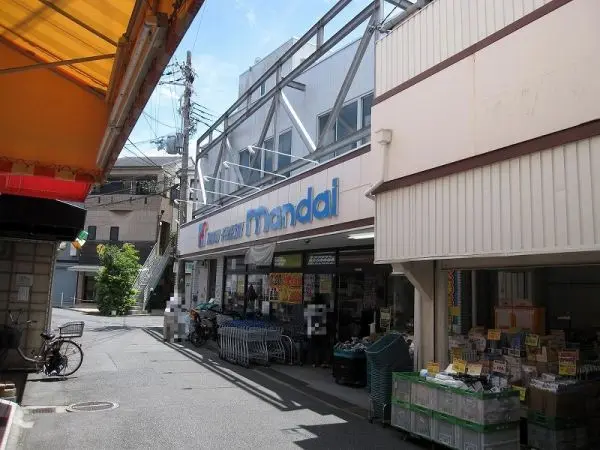 万代小阪店まで徒歩６分（約４６０ｍ）