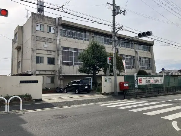 市立登美丘西小学校