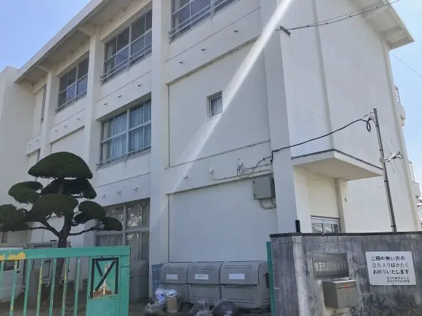 下田小学校まで徒歩３分です。毎日のお子さまの通学もしていただきやすい距離となっております。