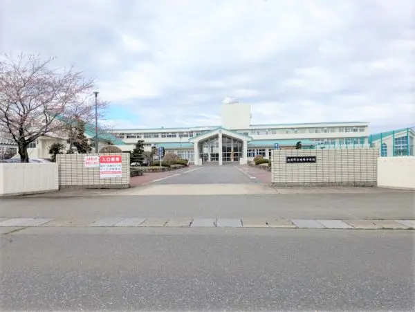 学校教育目標　ふるさとを愛し、夢に向かって歩み続ける生徒の育成