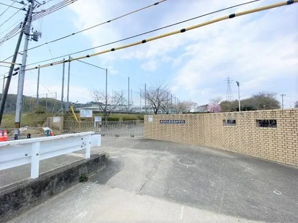 学校教育目標　自ら学び　心豊かに　たくましく生きる生徒の育成