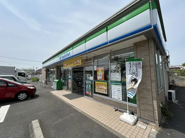 ファミリーマート相模原上鶴間店　徒歩2分