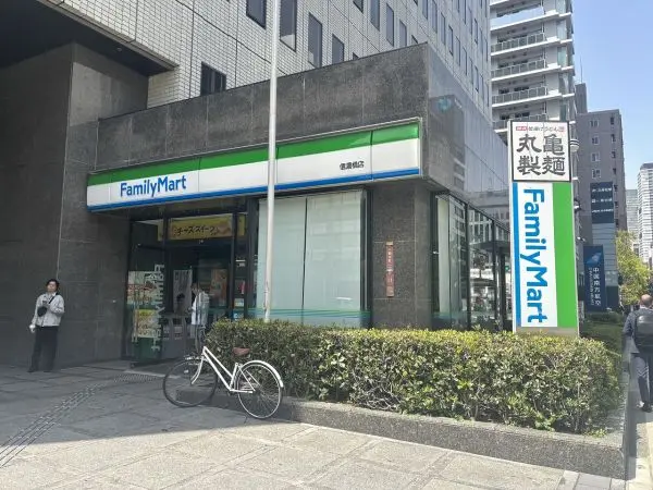 ファミリーマート信濃橋店