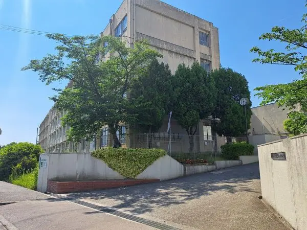 堺市立晴美台中学校