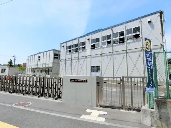 学校教育目標　自主・友愛の精神を培い，健康で創造性に富む生徒の育成