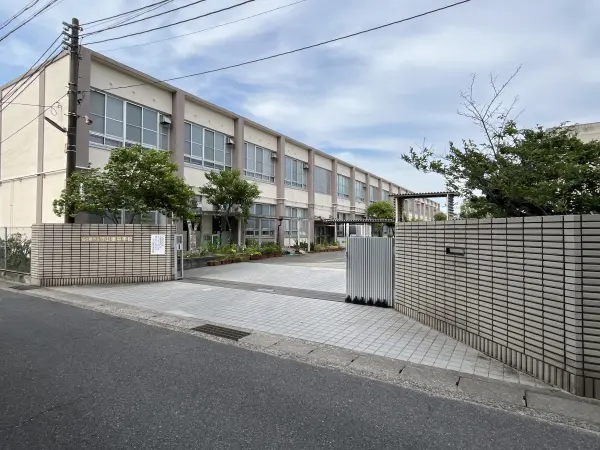 徒歩12分の距離です。