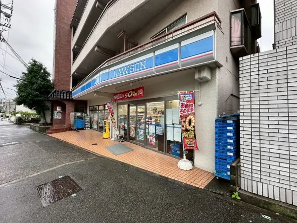ローソン篠原本町店までは徒歩約４分となっております。毎日のお買い物もしていただきやすい距離です。