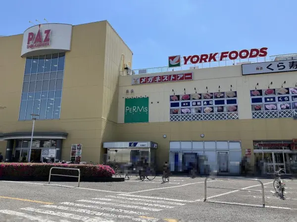 徒歩15分。生鮮食品や日用品などが取り扱われているスーパーです。