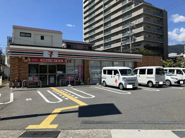 大和ハウス工業（株）施工の3階建店舗付き住宅
3路線3駅徒歩圏の立地です