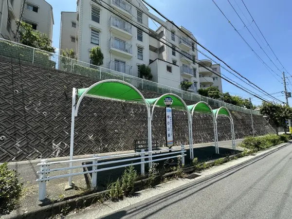 ソリステ神戸藤原台5号棟
107.99㎡　4LDK
南側バルコニーに面する約15.3帖LDK