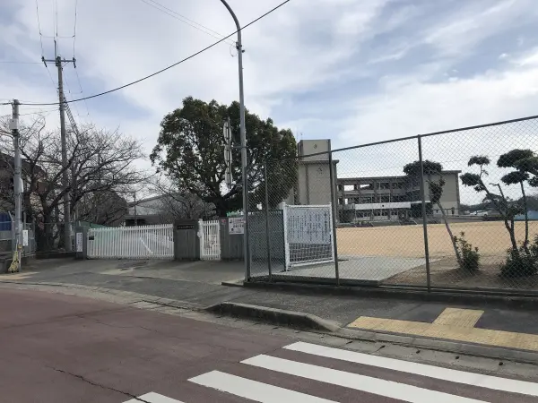 広野小学校まで徒歩約15分