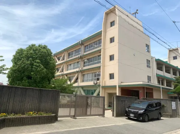 市立平田中学校：徒歩7分（約530m）