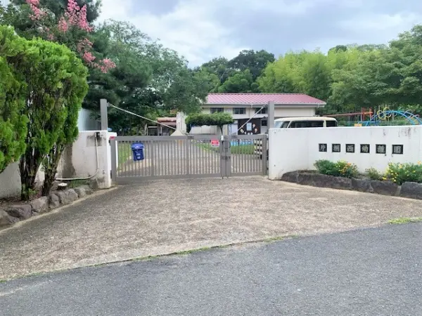 片桐西幼稚園まで徒歩7分です。毎日のお子さまの送り迎えもしていただきやすい距離となっております。