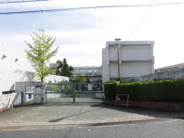 自由が丘小学校まで約５分