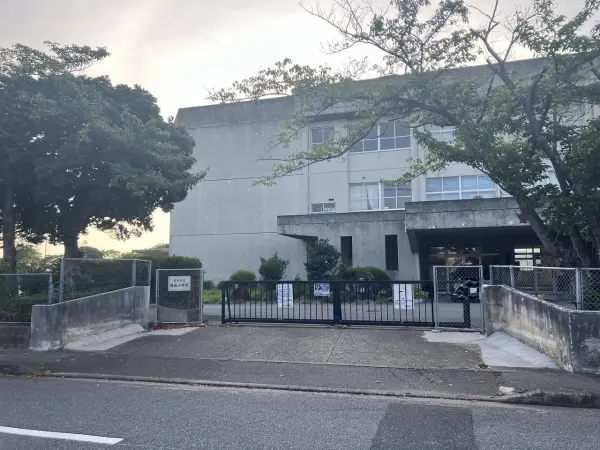 周西小学校