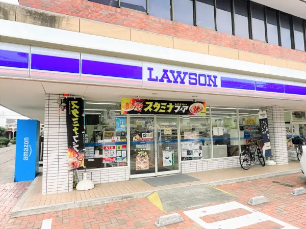 徒歩7分／24時間営業。デリバリーサービス取扱店舗。