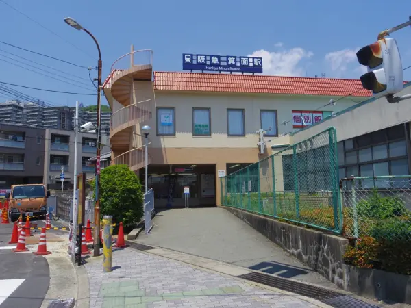駅からバス乗車45分
青松園中央停車後徒歩4分
