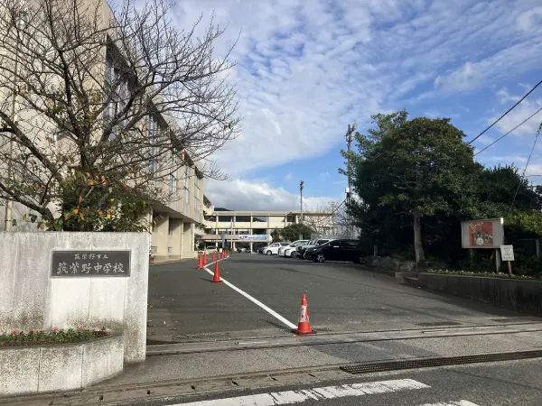 徒歩16分。お友達とのおしゃべりを楽しみながら通学ができそうな距離です。