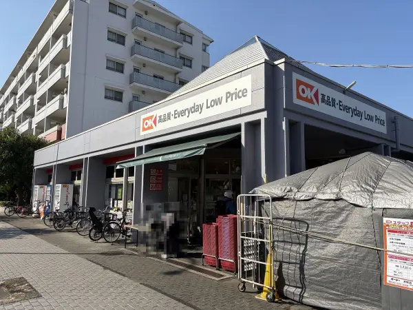 徒歩14分。営業時間は8:30~21:30です。