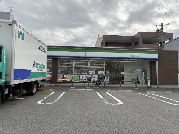 ファミリーマート茨木島三丁目店：徒歩7分（約534m）