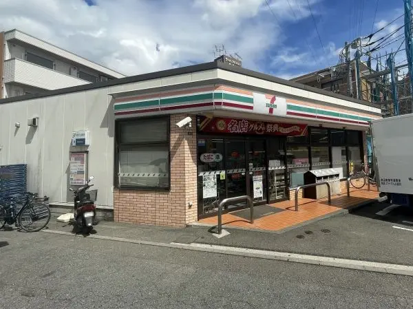 徒歩5分。何かちょこっと買い出しに行きたいとき、気軽に立ち寄れる距離にあります。