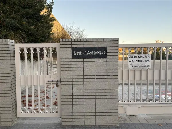 懇談などに参加される保護者の方にも嬉しい距離です。学校HPでグランドデザインなどを確認できます。