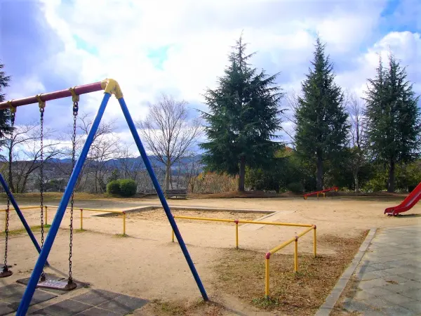 平木谷公園まで徒歩2分(約140m)