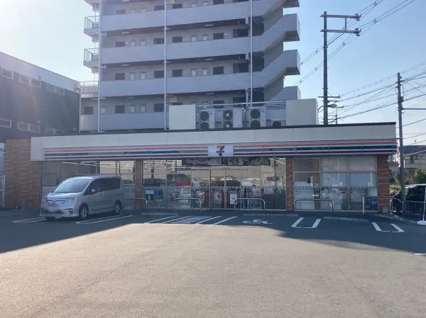 セブンイレブン高槻富田丘町店：徒歩5分（約380m）
