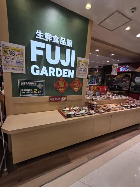 徒歩3分/営業時間10時~20時。浦和駅前商業施設コルソの地下1階。