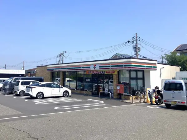 セブンイレブン木津川州見台1丁目店まで徒歩8分です。徒歩でもアクセスしていただきやすい距離です。