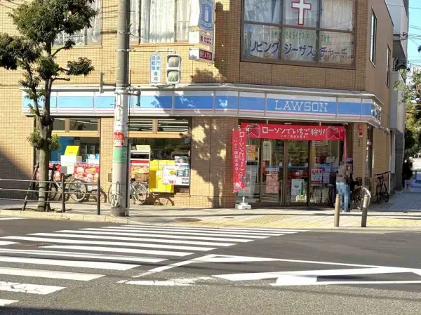 ローソン真田山町店まで徒歩3分です。スーパーは徒歩4分圏内にあり毎日のお買い物もスムーズに行えます。