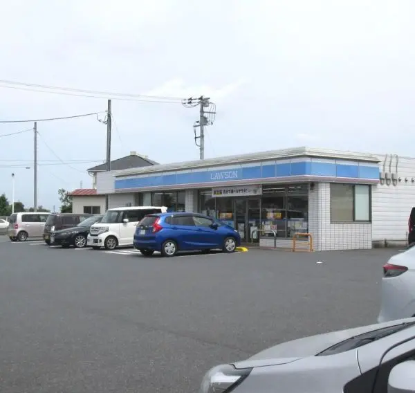 徒歩6分／酒・たばこの取り扱い店です。銀行ATMやマルチコピー機が設置されています。