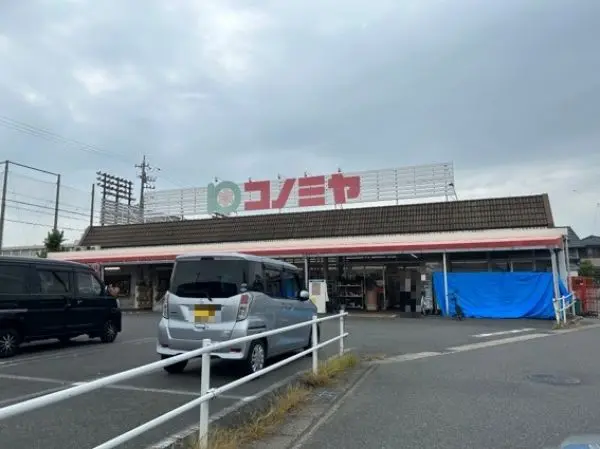 徒歩7分。気軽に立ち寄れる距離にある、地域密着型の食品スーパーです。生鮮食品のほか日用品なども有り。