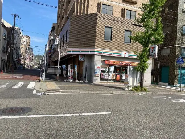 セブンイレブンまで徒歩3分です。