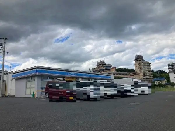 ローソンおごと温泉店まで徒歩5分です。