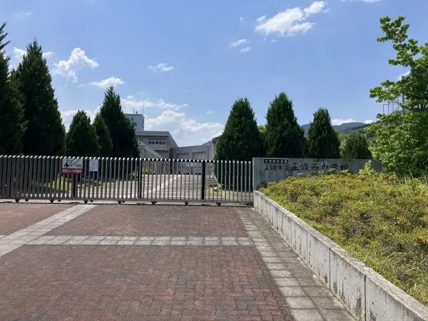 五條市立五條西中学校までは徒歩２０分です。その他の周辺施設についても、お気軽にお問い合わせください。