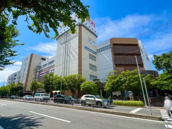 徒歩9分　約720m先にあるイオンモールです。八事駅に隣接している為日常のお買い物に最適です。