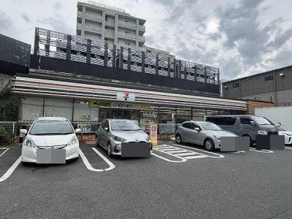 お買い物はもちろん、公共料金の支払いや宅配便の手配などの用事もサッと済ませることができます。