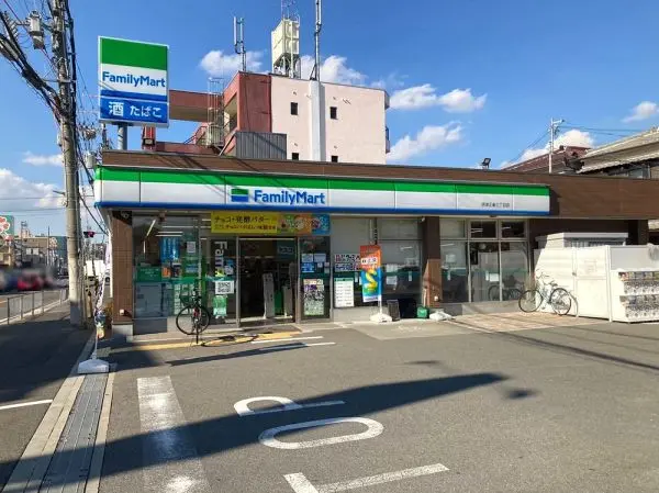 ファミリーマート摂津正雀3丁目店…徒歩7分（約490m）