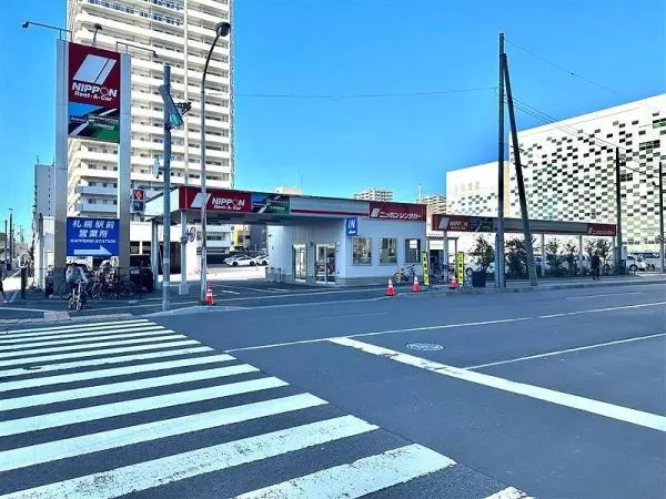 ニッポンレンタカー札幌駅前営業所です。マンションから徒歩2分のところにあります。