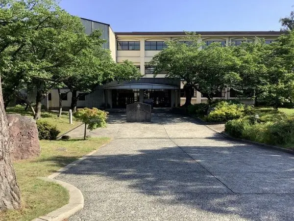 西宮市立甲陵中学校まで徒歩８分